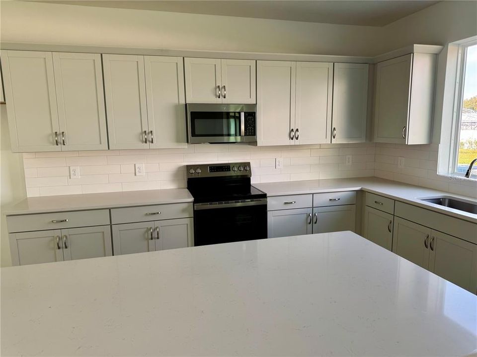 For Sale: $489,999 (3 beds, 2 baths, 2756 Square Feet)