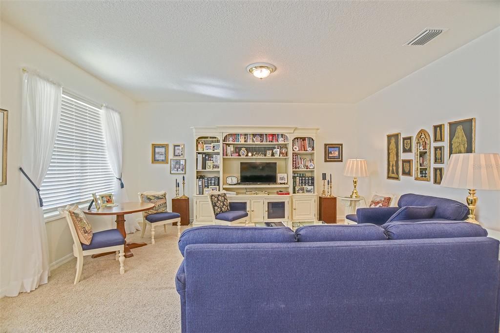 For Sale: $349,000 (3 beds, 2 baths, 1670 Square Feet)