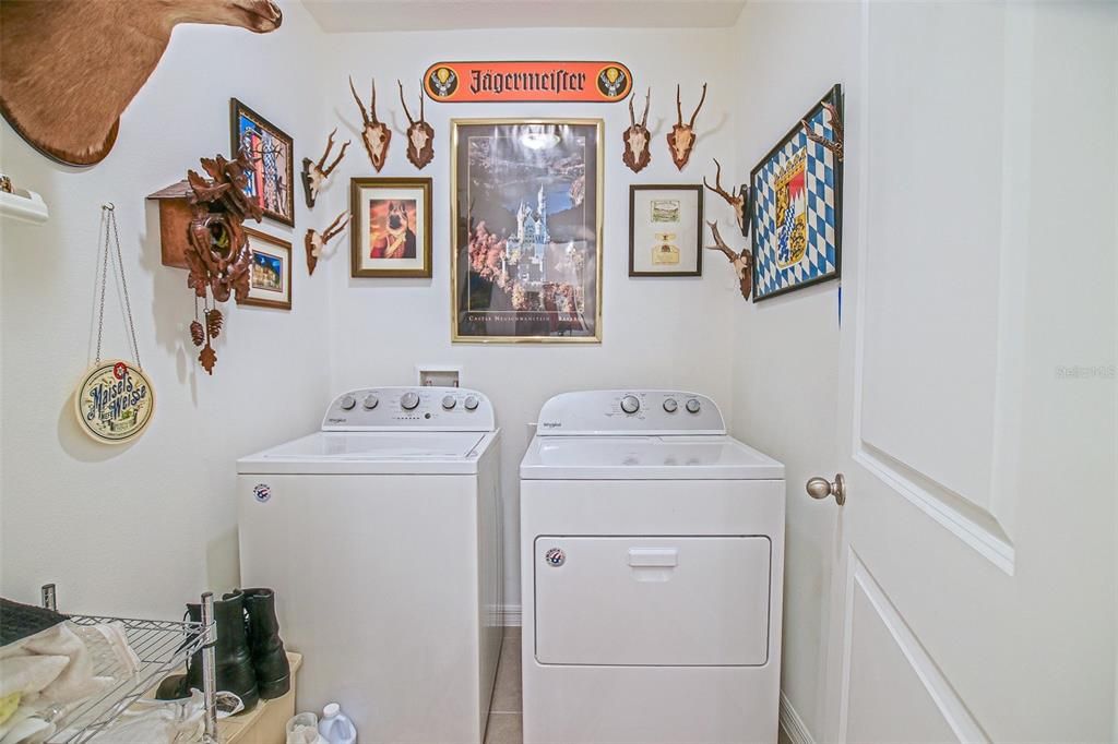 For Sale: $349,000 (3 beds, 2 baths, 1670 Square Feet)