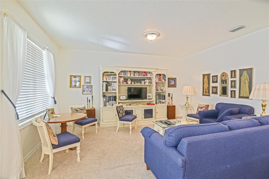 For Sale: $349,000 (3 beds, 2 baths, 1670 Square Feet)