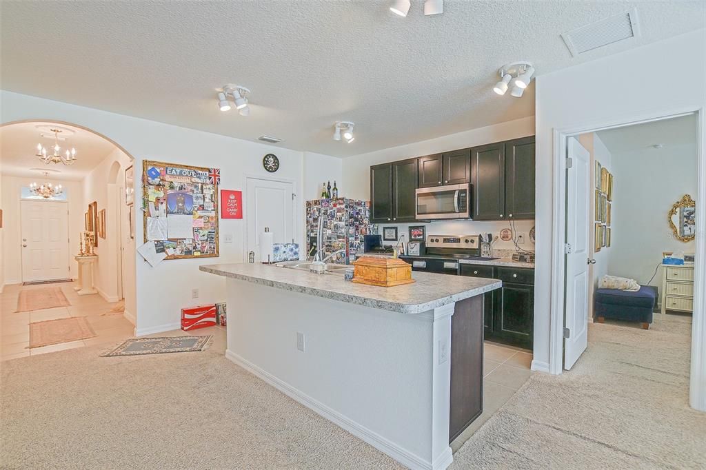 For Sale: $349,000 (3 beds, 2 baths, 1670 Square Feet)