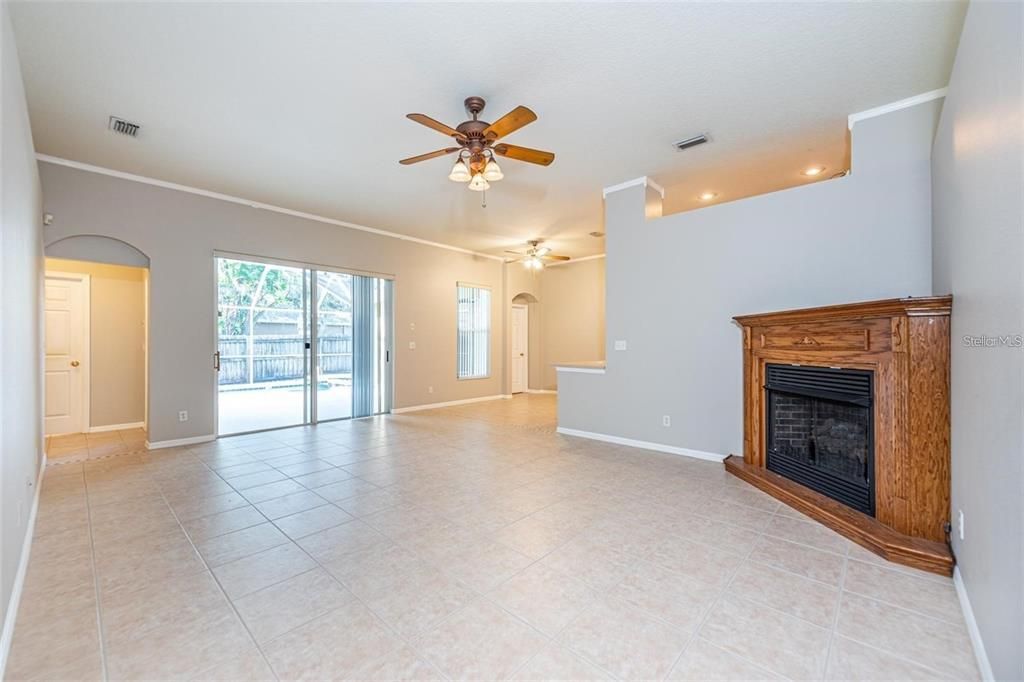 For Sale: $515,000 (5 beds, 3 baths, 2410 Square Feet)