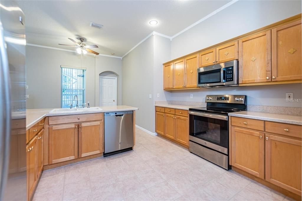 For Sale: $515,000 (5 beds, 3 baths, 2410 Square Feet)