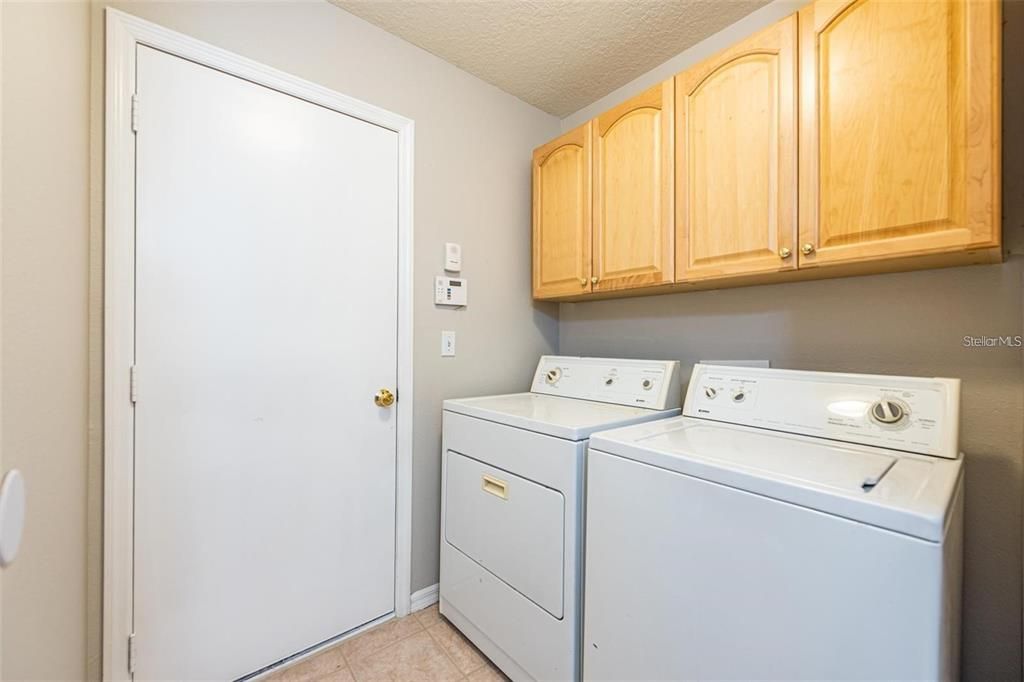 For Sale: $515,000 (5 beds, 3 baths, 2410 Square Feet)