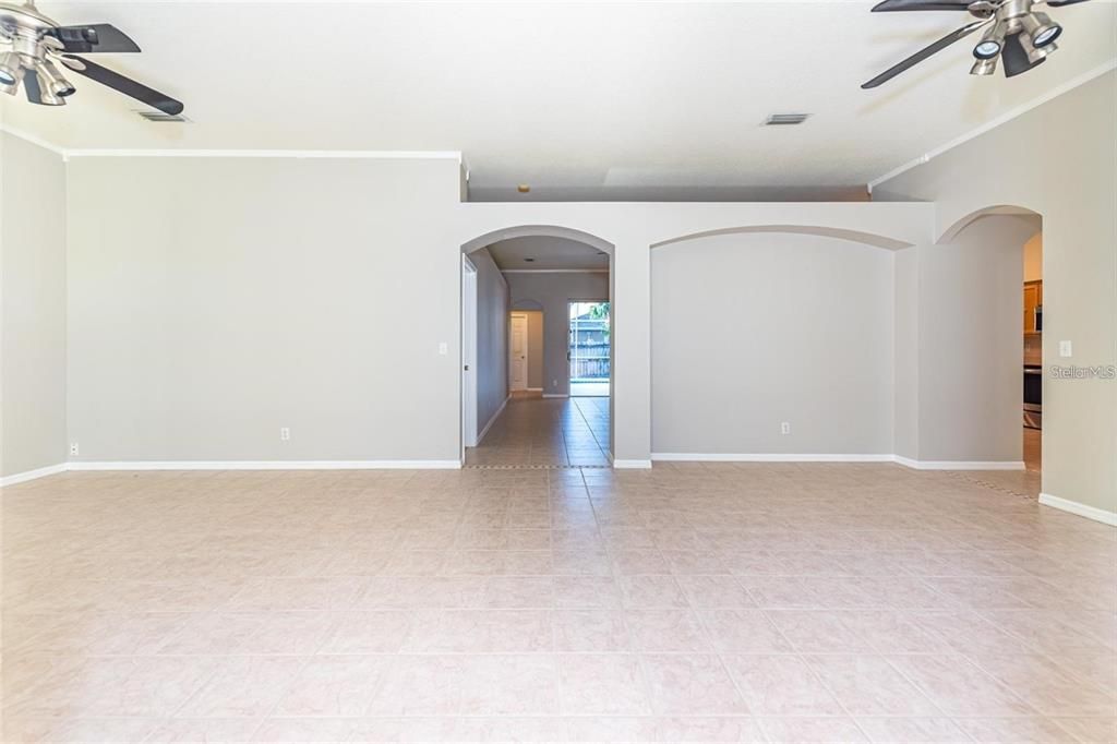 For Sale: $515,000 (5 beds, 3 baths, 2410 Square Feet)