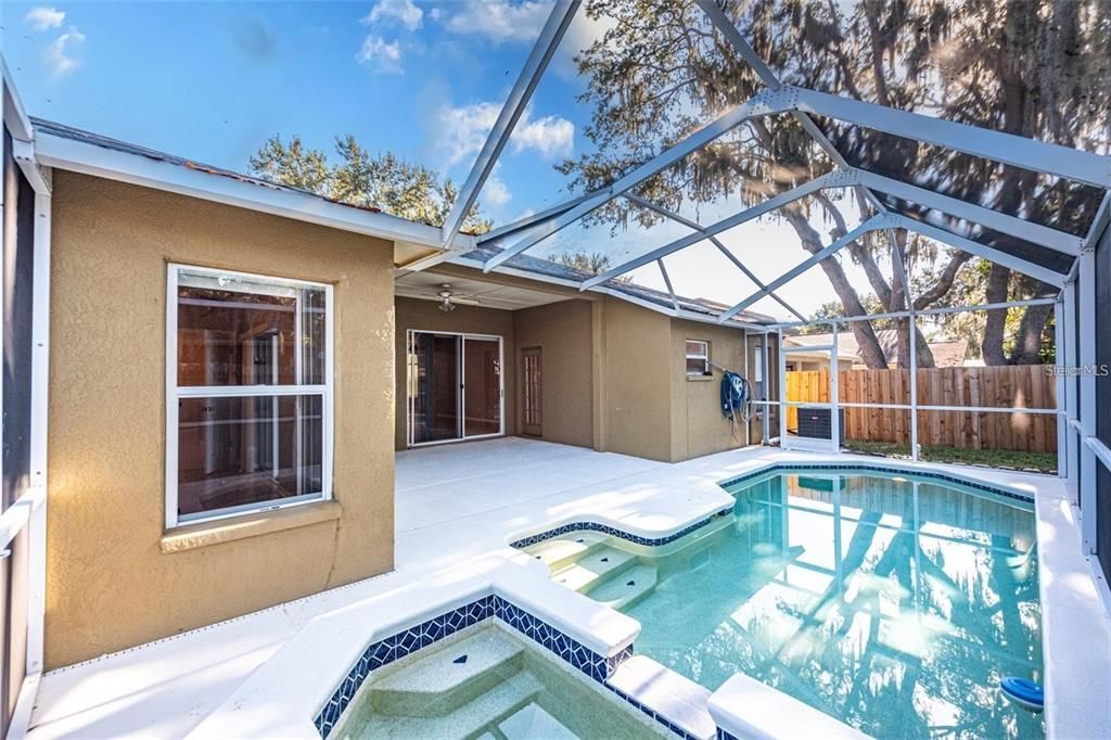 For Sale: $515,000 (5 beds, 3 baths, 2410 Square Feet)