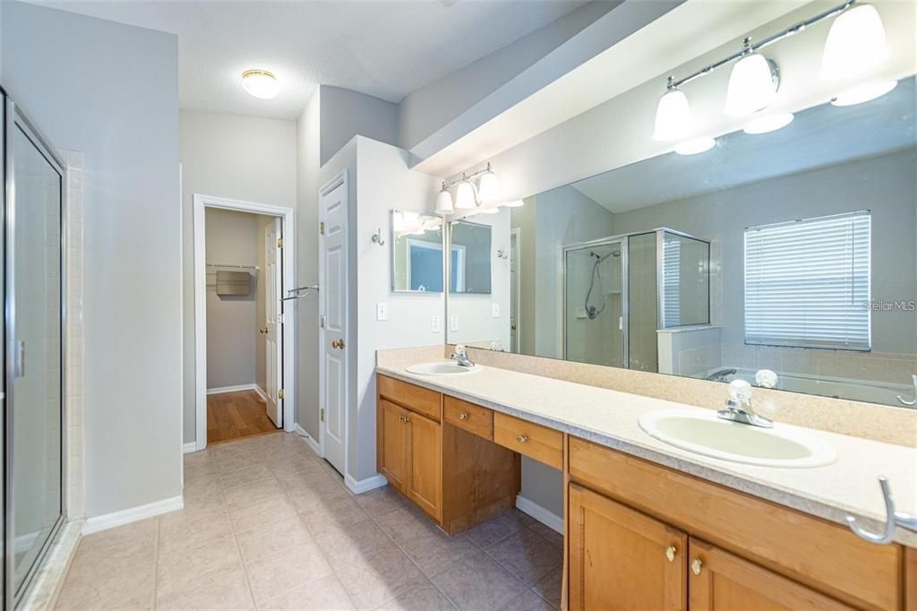 For Sale: $515,000 (5 beds, 3 baths, 2410 Square Feet)