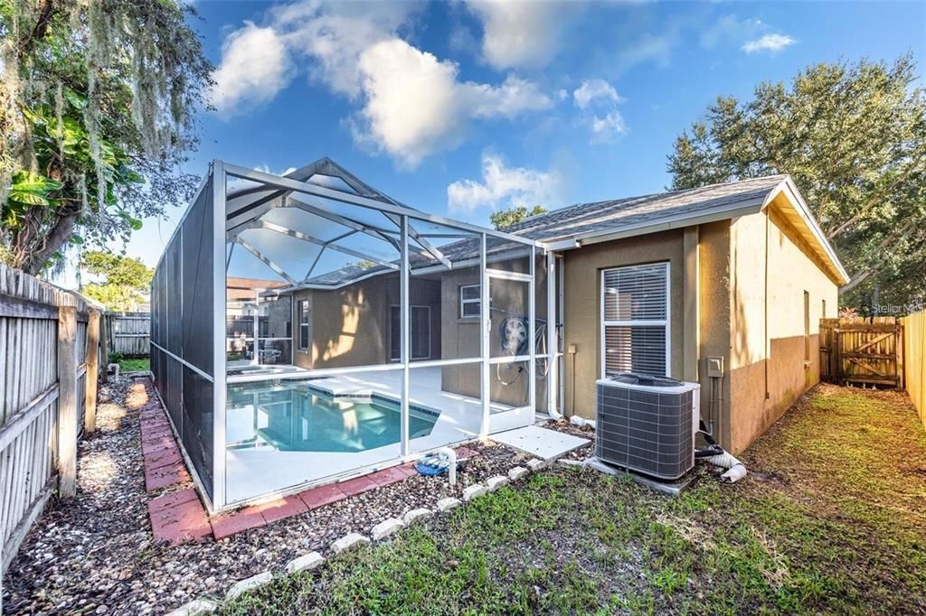 For Sale: $515,000 (5 beds, 3 baths, 2410 Square Feet)