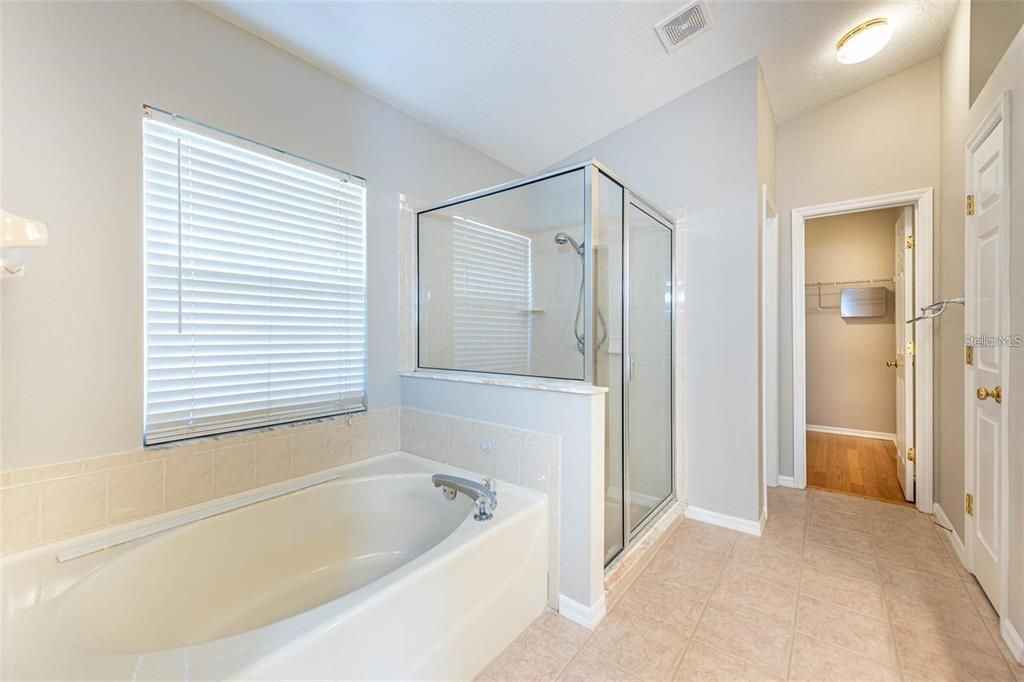 For Sale: $515,000 (5 beds, 3 baths, 2410 Square Feet)