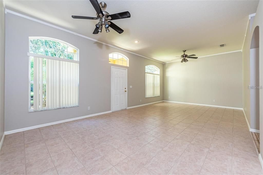 For Sale: $515,000 (5 beds, 3 baths, 2410 Square Feet)