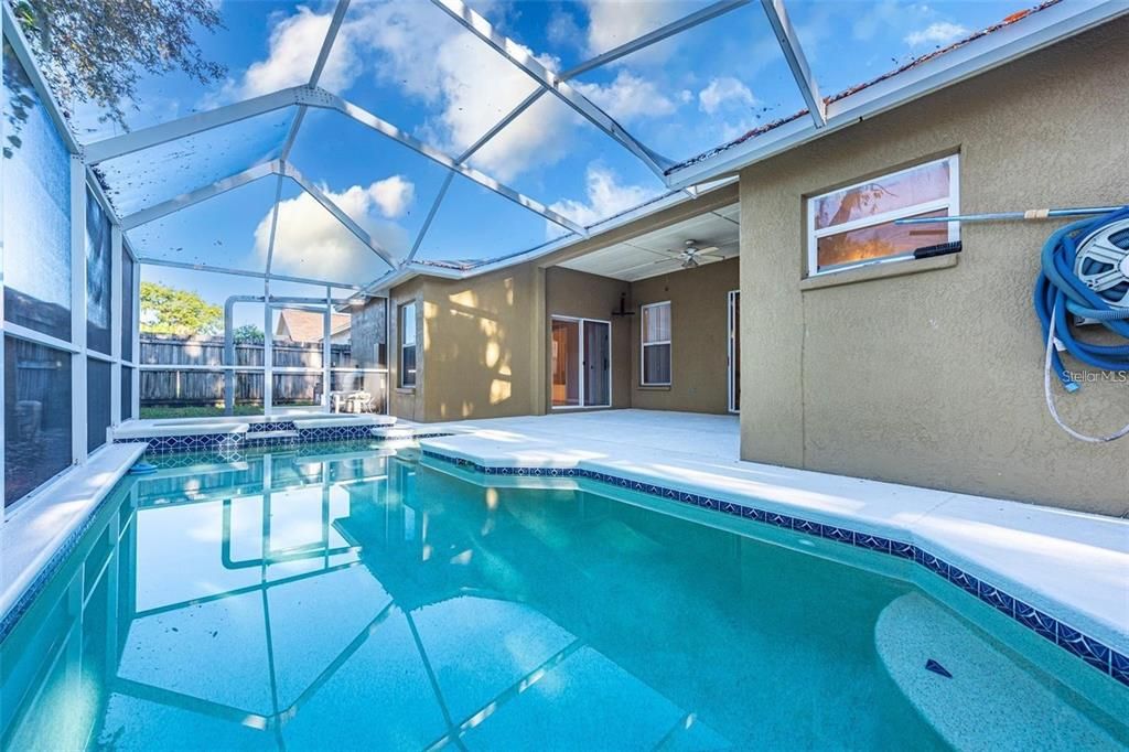 For Sale: $515,000 (5 beds, 3 baths, 2410 Square Feet)