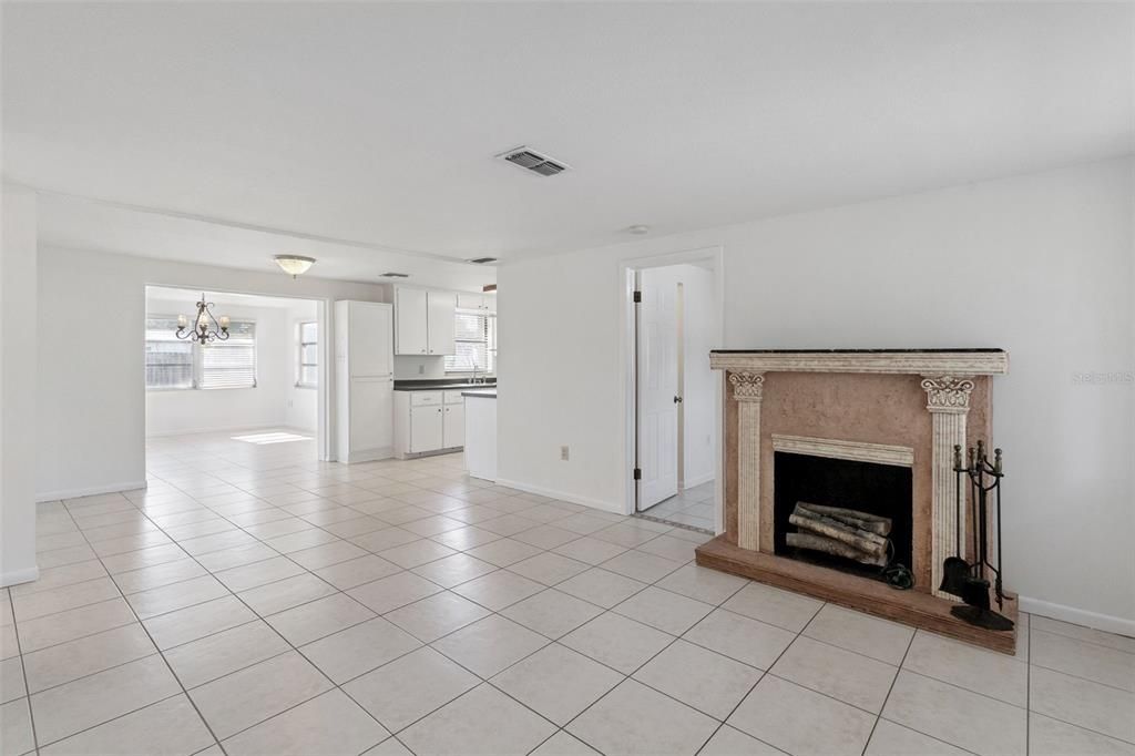 For Sale: $298,000 (3 beds, 2 baths, 1358 Square Feet)
