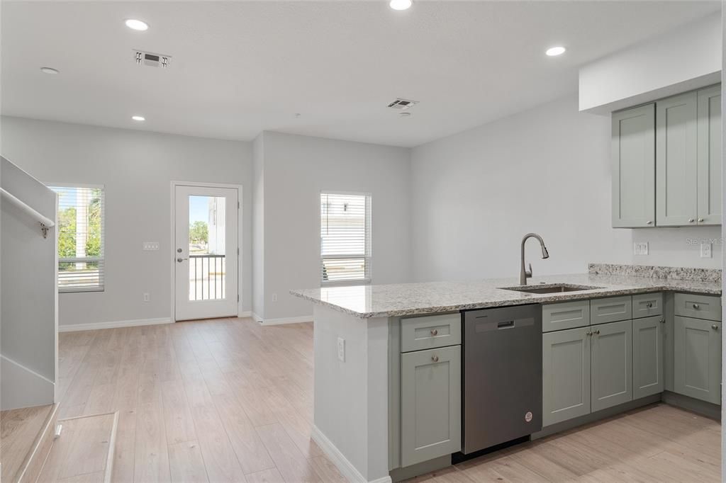 En Venta: $435,000 (3 camas, 2 baños, 1575 Pies cuadrados)