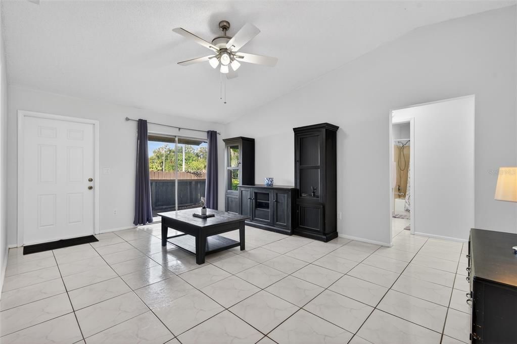 For Sale: $279,900 (3 beds, 2 baths, 1080 Square Feet)