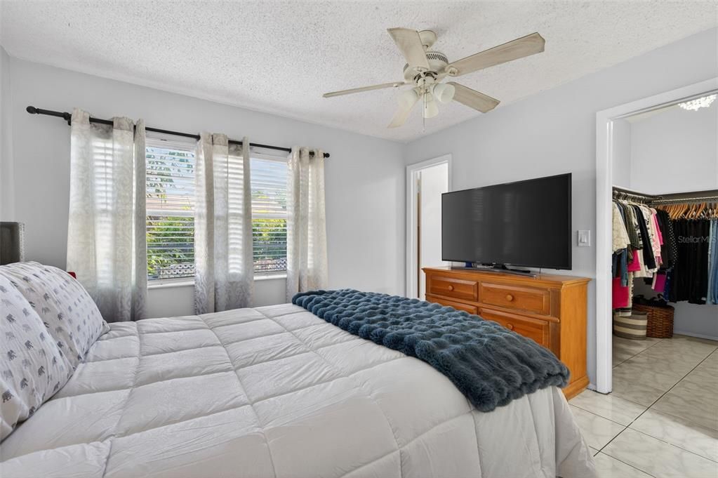 For Sale: $279,900 (3 beds, 2 baths, 1080 Square Feet)