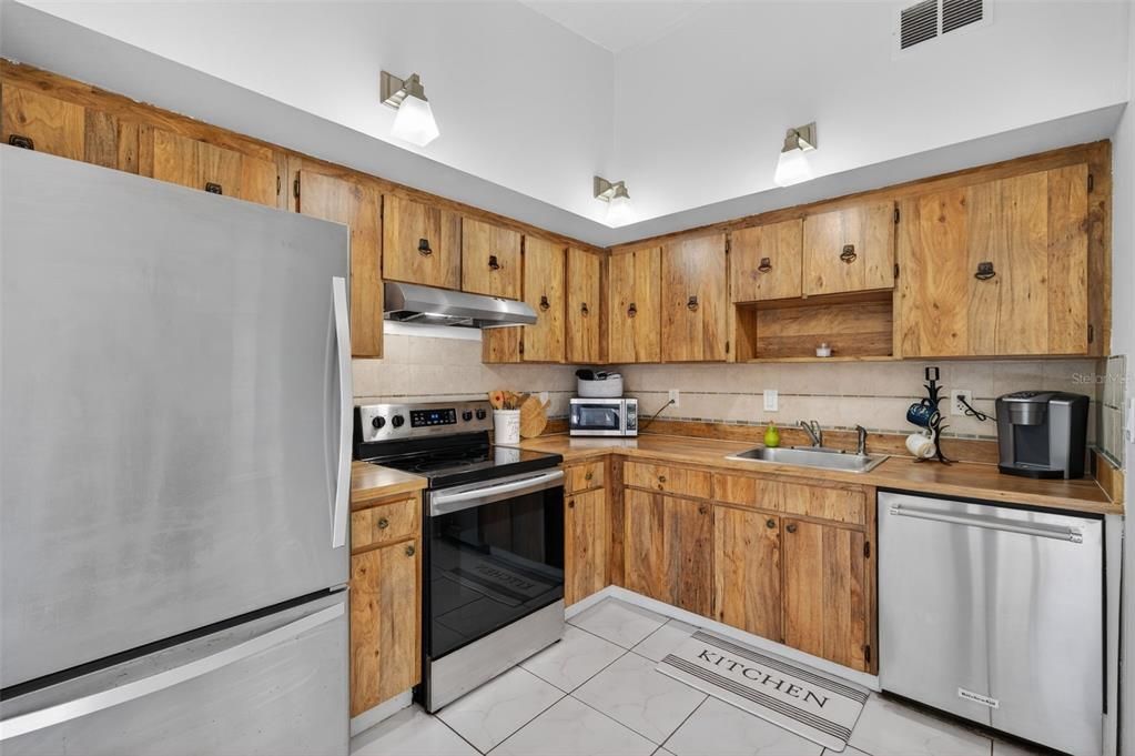 For Sale: $279,900 (3 beds, 2 baths, 1080 Square Feet)