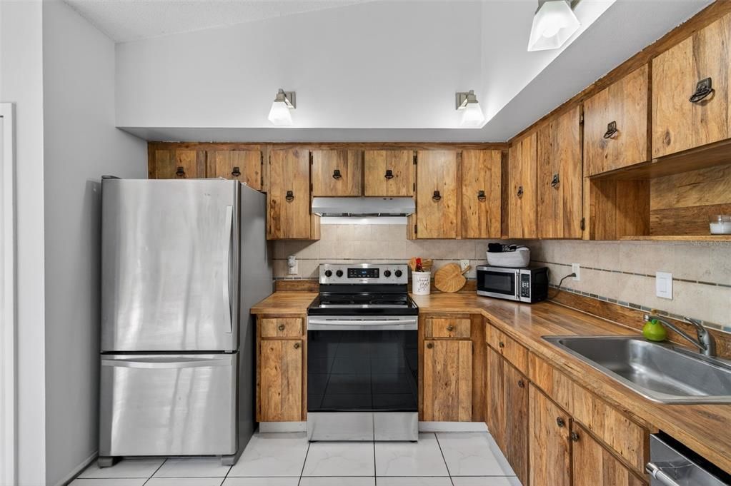 For Sale: $279,900 (3 beds, 2 baths, 1080 Square Feet)