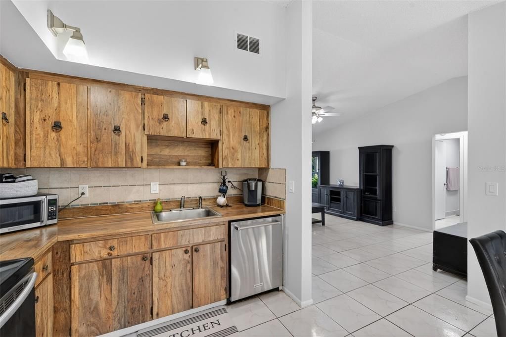 For Sale: $279,900 (3 beds, 2 baths, 1080 Square Feet)