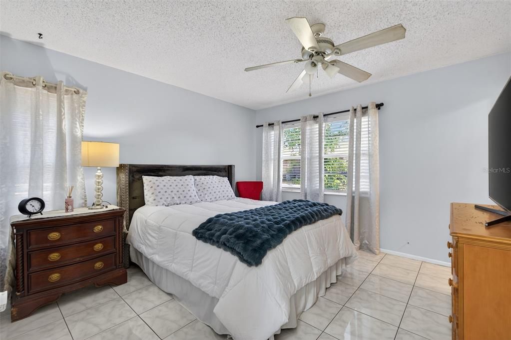 For Sale: $279,900 (3 beds, 2 baths, 1080 Square Feet)