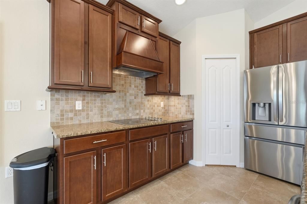 На продажу: $470,000 (4 спален, 2 ванн, 2024 Квадратных фут)