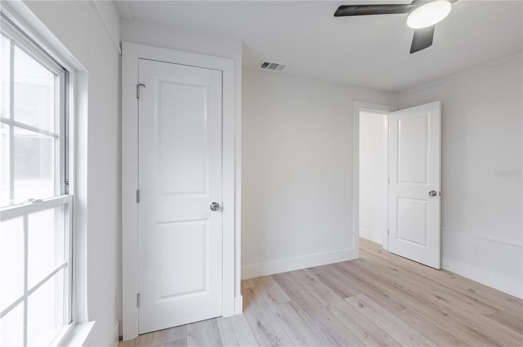 For Sale: $275,000 (3 beds, 1 baths, 840 Square Feet)