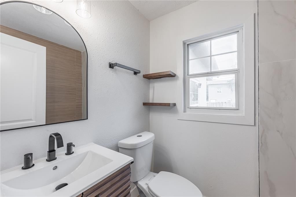 For Sale: $275,000 (3 beds, 1 baths, 840 Square Feet)