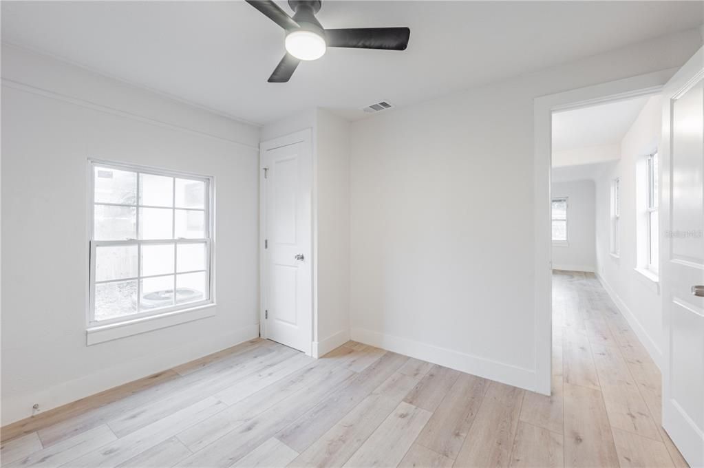 For Sale: $275,000 (3 beds, 1 baths, 840 Square Feet)