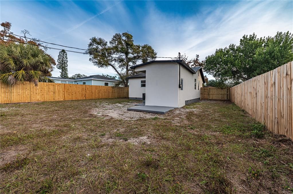 For Sale: $275,000 (3 beds, 1 baths, 840 Square Feet)