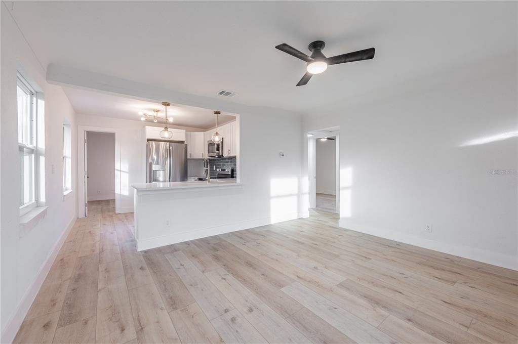 For Sale: $275,000 (3 beds, 1 baths, 840 Square Feet)