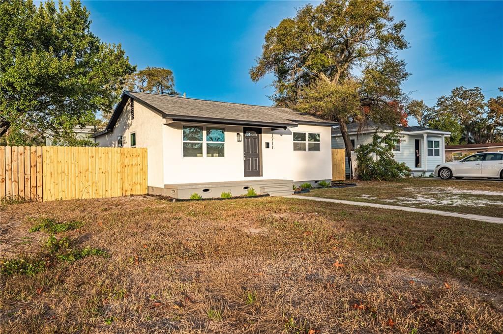 For Sale: $275,000 (3 beds, 1 baths, 840 Square Feet)