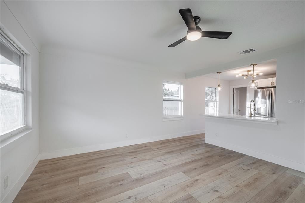 For Sale: $275,000 (3 beds, 1 baths, 840 Square Feet)