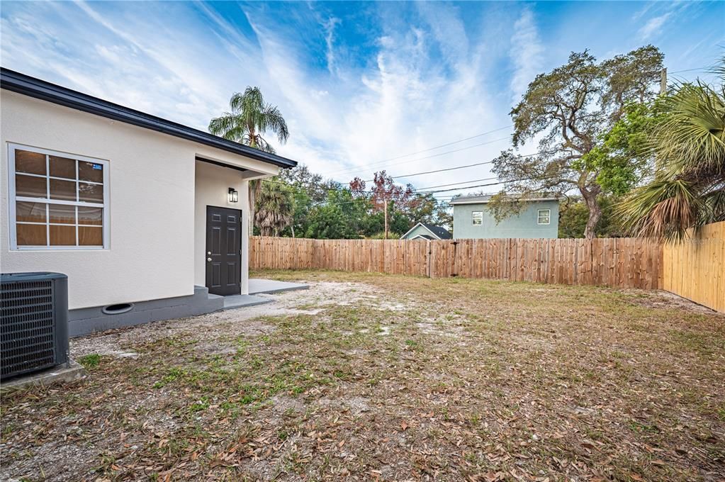 For Sale: $275,000 (3 beds, 1 baths, 840 Square Feet)