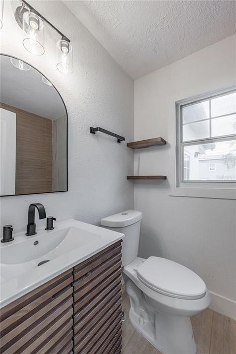 For Sale: $275,000 (3 beds, 1 baths, 840 Square Feet)