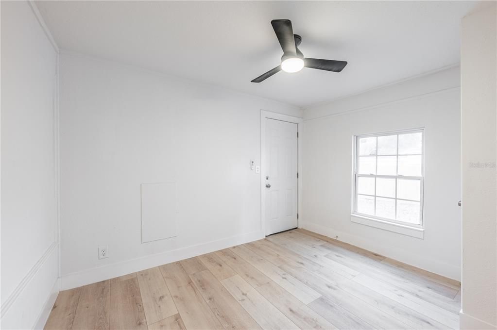 For Sale: $275,000 (3 beds, 1 baths, 840 Square Feet)