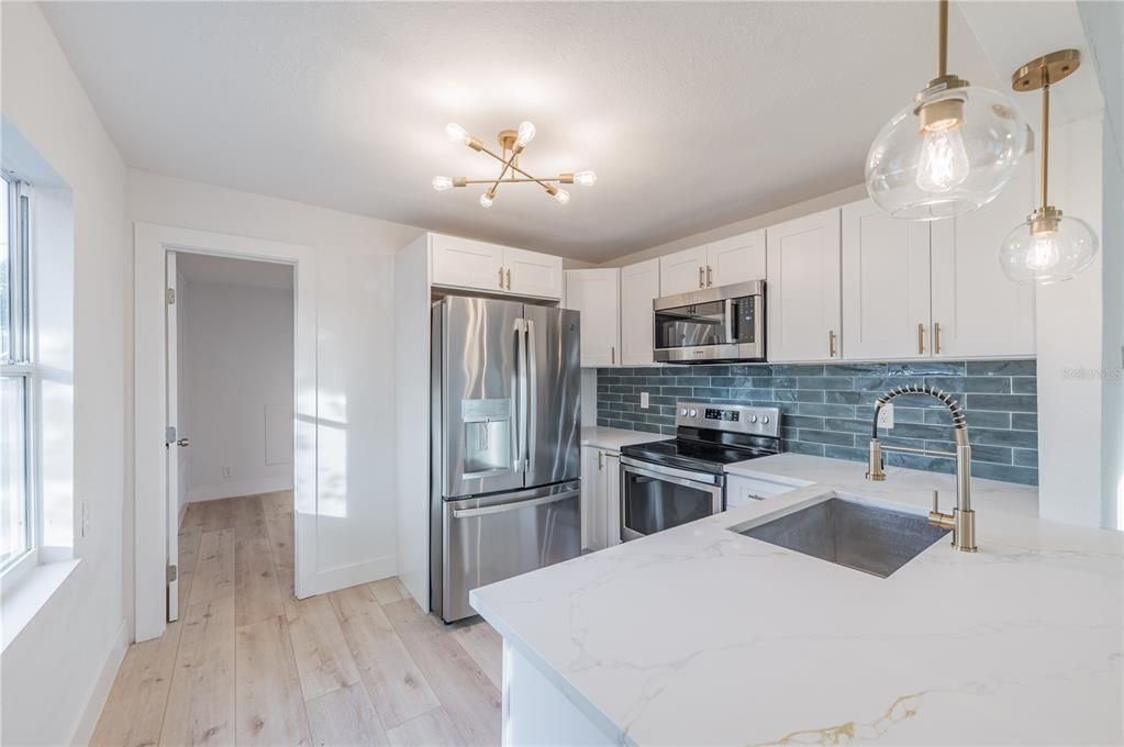 For Sale: $275,000 (3 beds, 1 baths, 840 Square Feet)