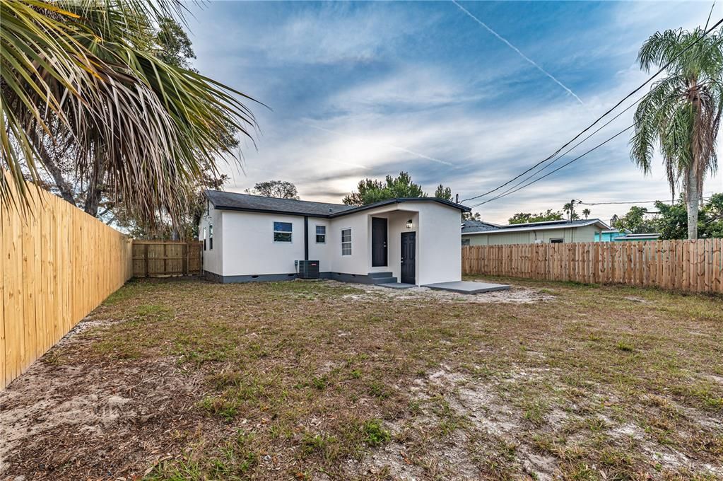 For Sale: $275,000 (3 beds, 1 baths, 840 Square Feet)