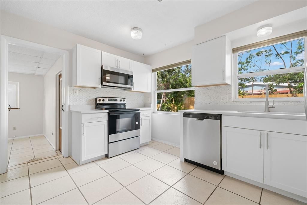 For Rent: $2,199 (2 beds, 1 baths, 968 Square Feet)