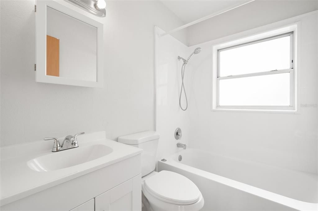 For Rent: $2,199 (2 beds, 1 baths, 968 Square Feet)