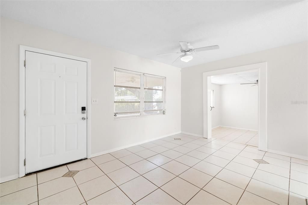 For Rent: $2,199 (2 beds, 1 baths, 968 Square Feet)