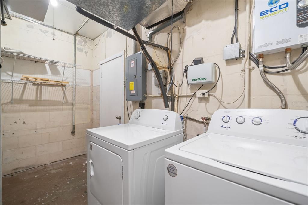 For Rent: $2,199 (2 beds, 1 baths, 968 Square Feet)