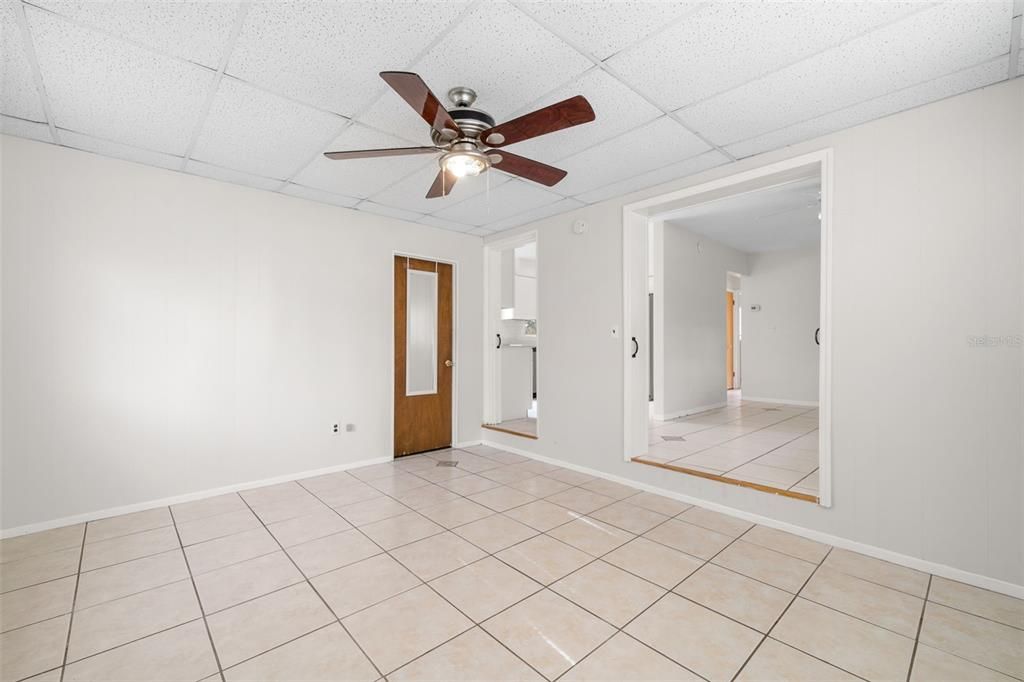 For Rent: $2,199 (2 beds, 1 baths, 968 Square Feet)