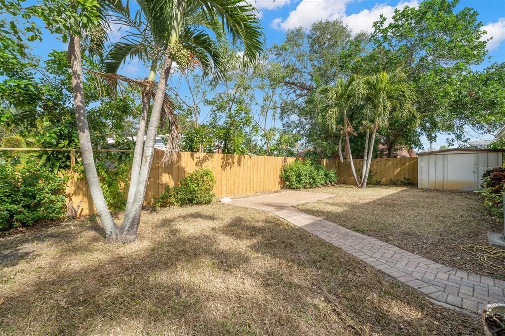 For Rent: $2,199 (2 beds, 1 baths, 968 Square Feet)