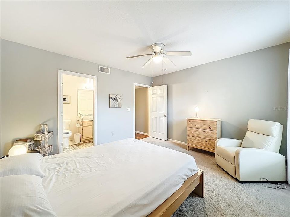 En Venta: $252,000 (2 camas, 2 baños, 1013 Pies cuadrados)