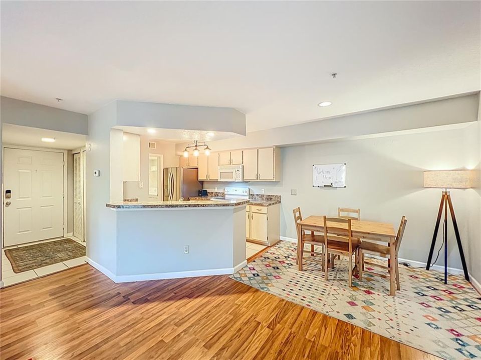 En Venta: $252,000 (2 camas, 2 baños, 1013 Pies cuadrados)