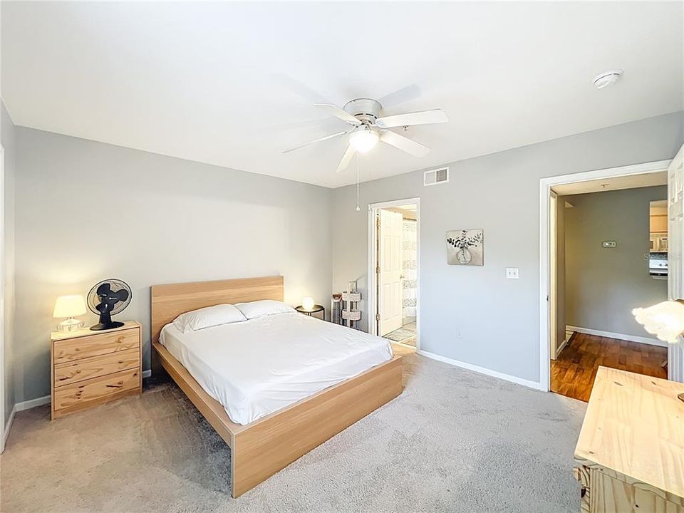 En Venta: $252,000 (2 camas, 2 baños, 1013 Pies cuadrados)