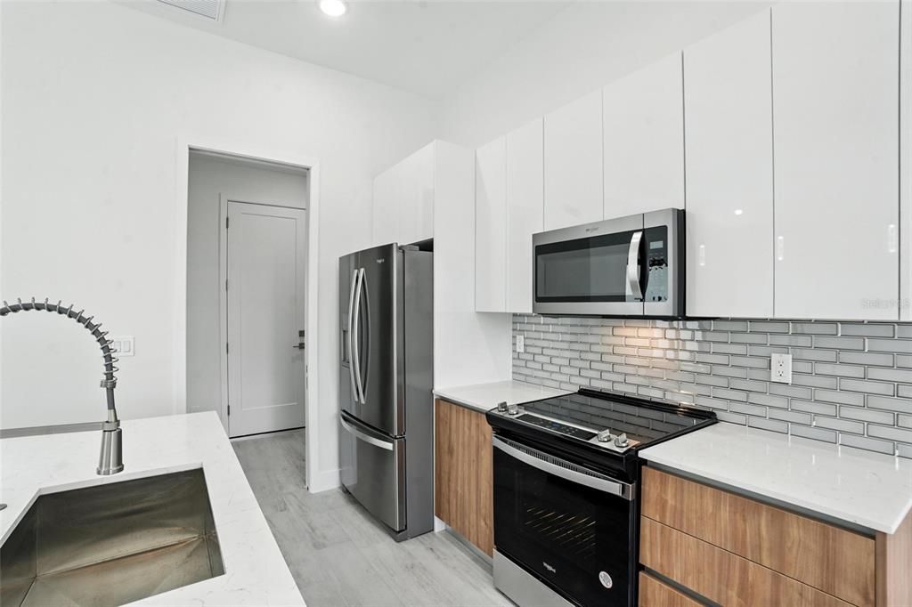 В аренду: $3,000 (3 спален, 2 ванн, 1726 Квадратных фут)