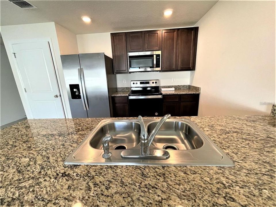 出租: $2,200 (4 贝兹, 2 浴室, 1550 平方英尺)