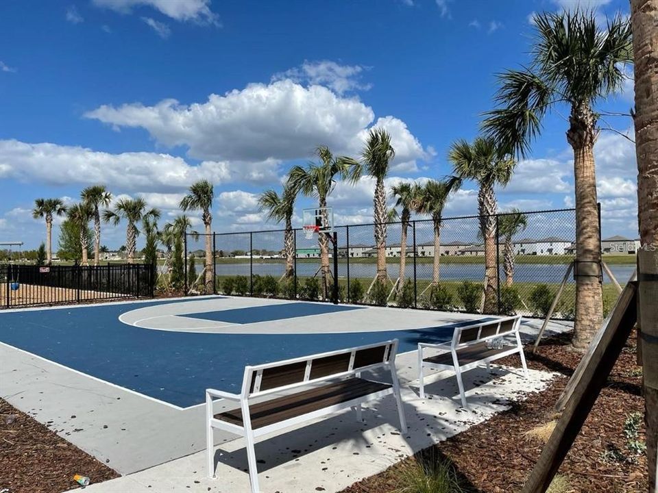 出租: $2,200 (4 贝兹, 2 浴室, 1550 平方英尺)