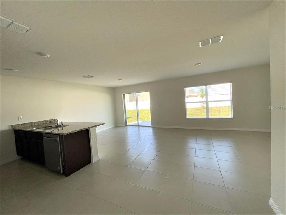 出租: $2,200 (4 贝兹, 2 浴室, 1550 平方英尺)