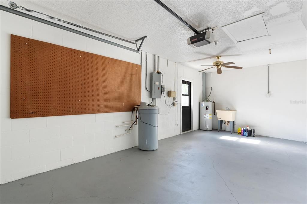 待售: $225,000 (2 贝兹, 1 浴室, 1032 平方英尺)